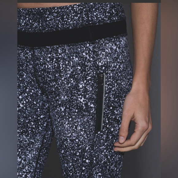 🤩 LULULEMON Inspire Tight II
Splatter White Black / Black - Picture 2 of 8